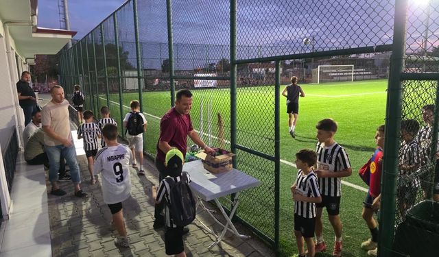 Evrenspor’da Minik Futbolculara Dondurma İkramı