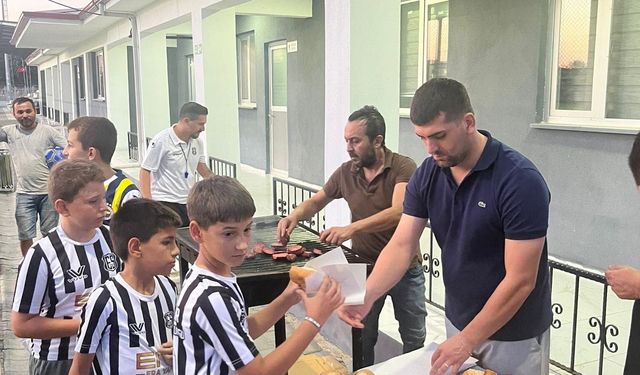 Evrenspor’da Minik Sporculara Sucuk Ekmek İkramı