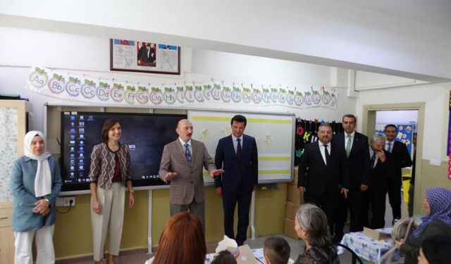 Müdür Altınöz, Uyum Haftasında Öğrencilerle Buluştu