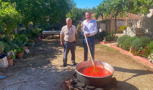 Kaymakam Özderin’den Cevizköy’de Salça Hazırlığına Ziyaret
