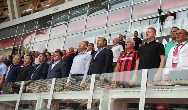 Bulut, Erzincanspor-Kırklarelispor Karşılaşmasını Tribünden Takip Etti