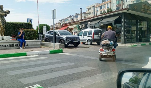 YAYA GEÇİDİNDE KURALLARI HİÇE SAYDI