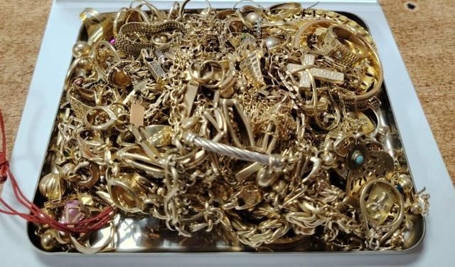 Türkiye’ye sokulmak istenen 708 gram kaçak altın komşuya takıldı