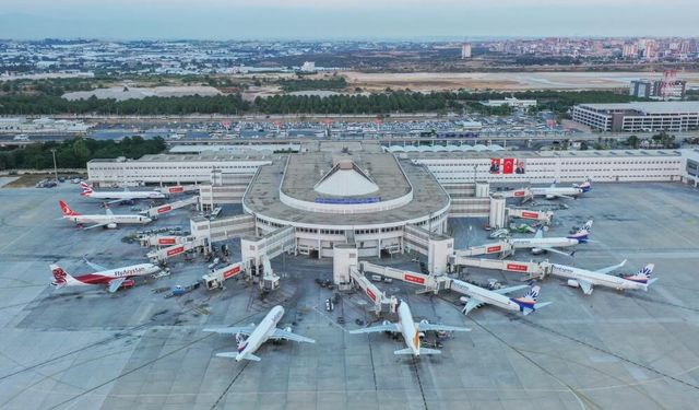 İstanbul ve Antalya Havalimanları 8 ayda 81,7 milyon yolcuyu ağırladı
