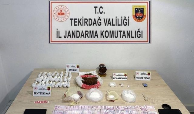 Jandarma operasyonlarında silah, uyuşturucu ve kaçak ürünler ele geçirildi