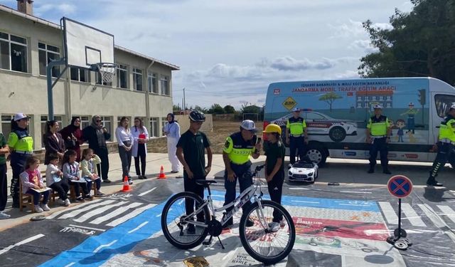 Pınarhisar'da öğrencilere uygulamalı güvenli trafik eğitimi