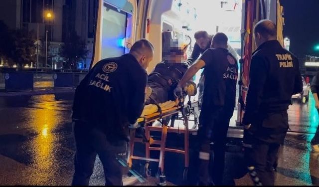 Bursa’da yağışlı havada motosiklet devrildi: Yaralının rahat tavırları dikkat çekti