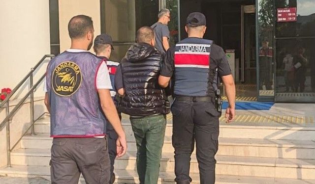 İzmir'de 60 ayrı suçtan aranan azılı suçlu JASAT'tan kaçamadı