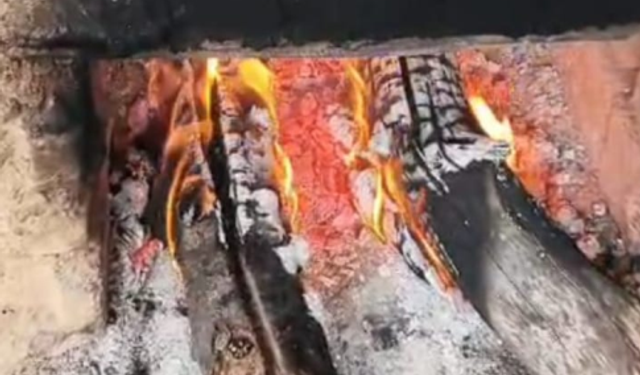 Kışlık Hazırlıkları Sürüyor: Patlıcan ve Biberler Közde