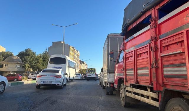 Kırklareli’nde Çarşamba Pazarı Trafiği Kilitliyor