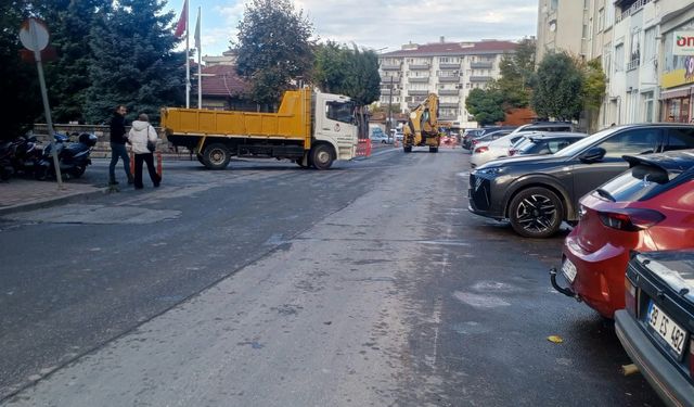Nüzhet Somay Caddesi’nde İçme Suyu Boruları Yenileniyor