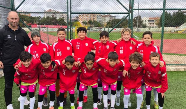 Lüleburgaz Atletik U-10 Takımı Cumhuriyet Kupası Şampiyonu Oldu