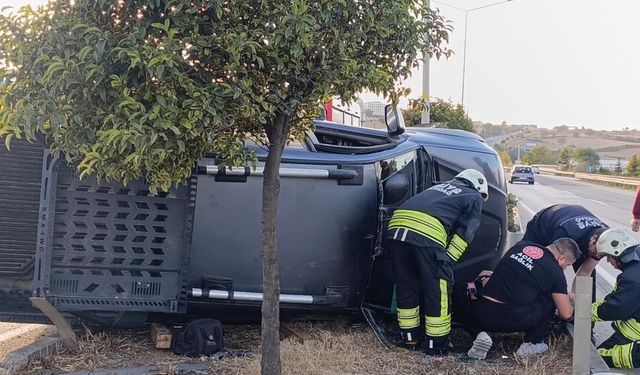 İçinde çocuk bulunan otomobili kaçırdı, yayaya ve 2 araca çarpıp kaçtı yakalandı