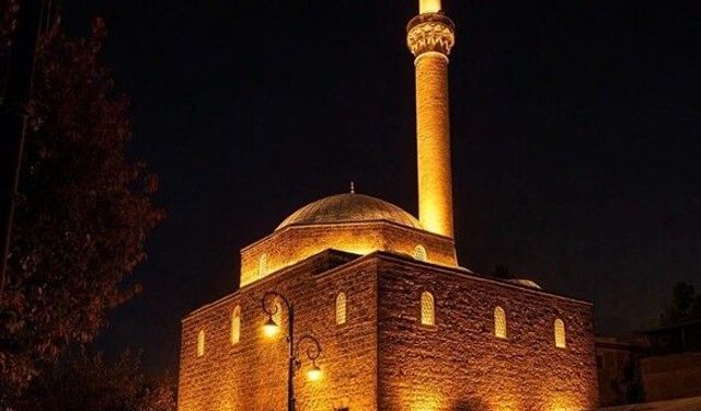 Bakan Ersoy duyurdu: Asırlık mabetler yeniden cemaatiyle buluşacak