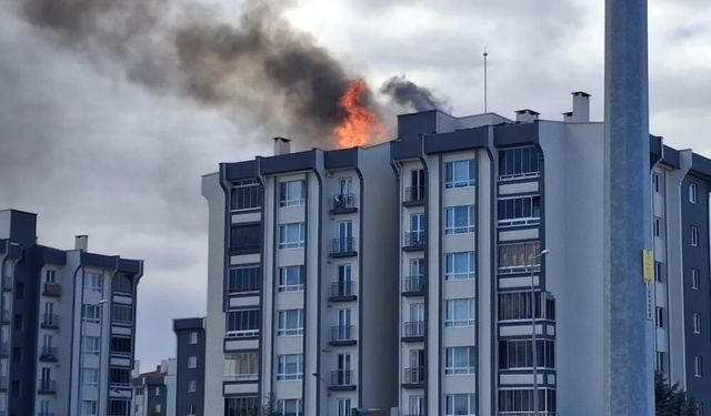 Alev alev yanan binadaki yangın kontrol altında