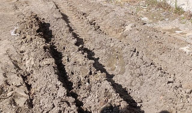 Tekirdağ'da sokakta pankartla tepki: "3 yıldır off-road pisti kullanıyoruz"