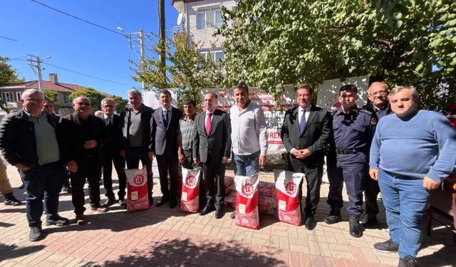 Hayrabolu'da 96 çiftçiye yüzde 50 hibeli kanola tohumu dağıtıldı