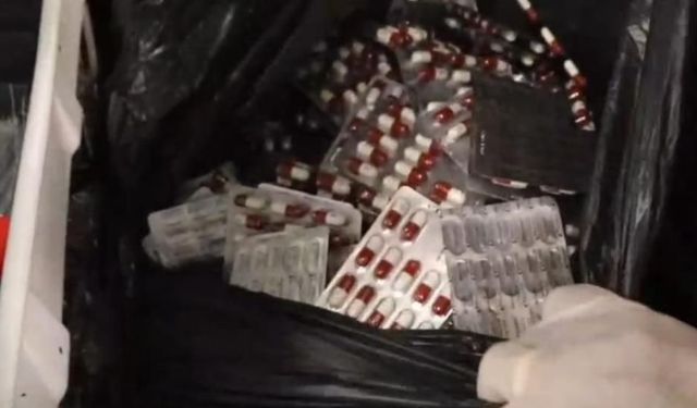 İpsala'da kamyonetin yolcu koltuğunun altından 17 bin 121 kapsül uyuşturucu çıktı