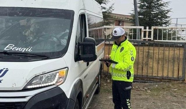 Hayrabolu'da polis ekiplerinden okul çevrelerinde güvenlik uygulaması