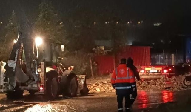 Dilovası'nda sağanak mesaisi