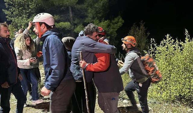 Yazılı Kanyon’da mahsur kalanlara dron ile ulaştırılan telsiz, kurtuluşun habercisi oldu