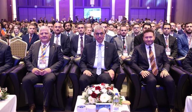 Sağlık Bakanı Memişoğlu 6. Uluslararası Acil Tıp Kongresi'nin açılışına katıldı