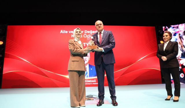 Mehmet Akif Üstündağ, Aile ve Spor Değerlerine Katkı Ödülü'ne layık görüldü