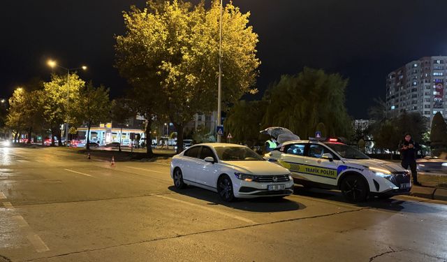 Otomobilin çarptığı üniversite öğrencisi ağır yaralandı