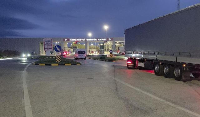 Hamzabeyli Gümrük Kapısı açıldı, tır çıkışlardı tekrar başladı