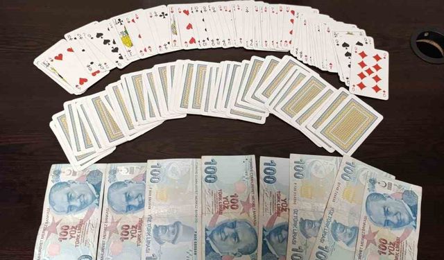 Kumar oynayan 4 kişi suçüstü yakalandı: 25 bin lira ceza kesildi
