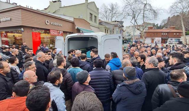 Bakırköy’deki feci kazada hayatını kaybeden 4 kişi gözyaşları arasında son yolculuğuna uğurlandı
