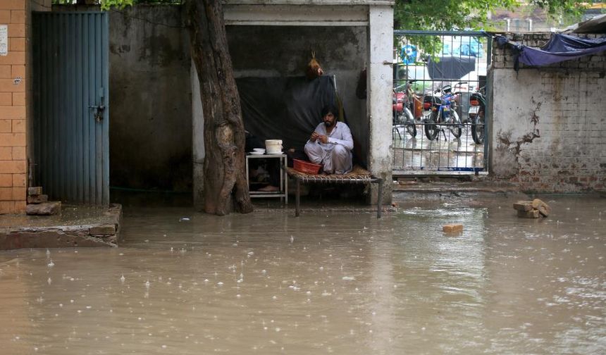 Pakistan’daki sel ve yıldırımlarda can kaybı 87'ye yükseldi