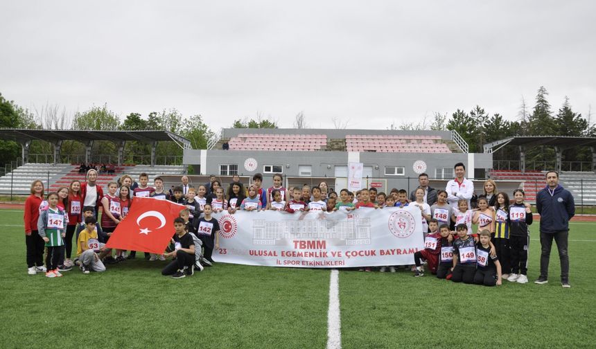 Pınarhisar’da Atletizm Kros Yarışması Düzenlendi