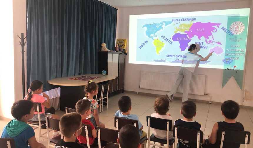 Kütüphanede Çocuklar Kıtaları Keşfediyor