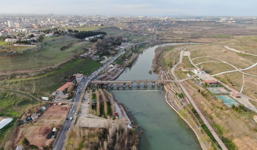 Diyarbakır Surları ve On Gözlü Köprü’nün yapılışı yapay zeka ile canlandırıldı