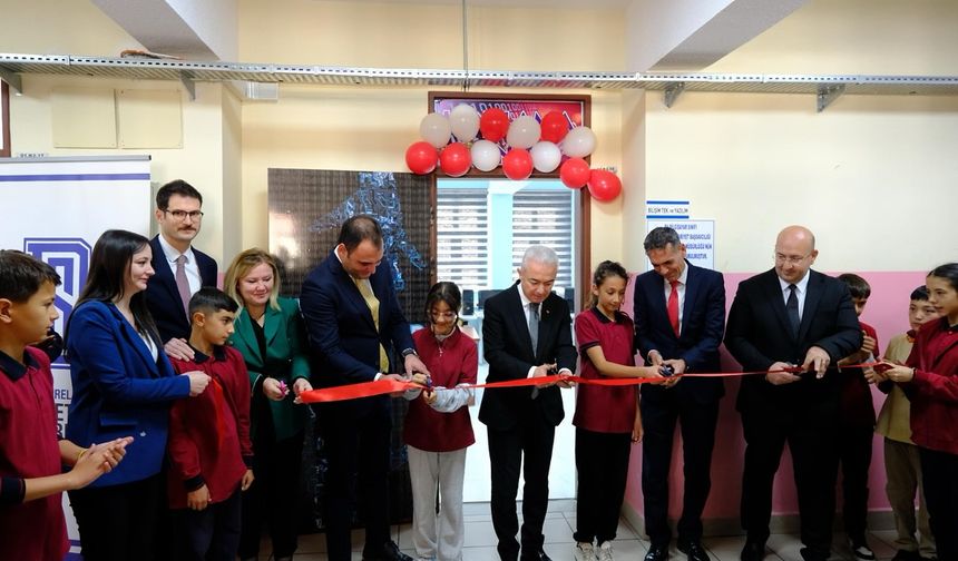 TOKİ Ahmet Cevdet Paşa İlkokuluna Bilgisayar Sınıfı Açıldı