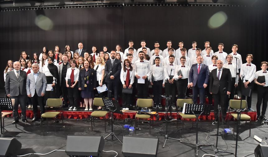 Fen Lisesi’nden türkü ve enstrüman dinletisi