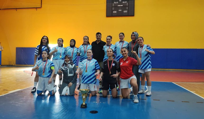 Kütahya kız futsal takımı Türkiye şampiyonu