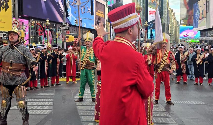 Mehteran Birliği’nden Times Meydanı’nda görkemli konser