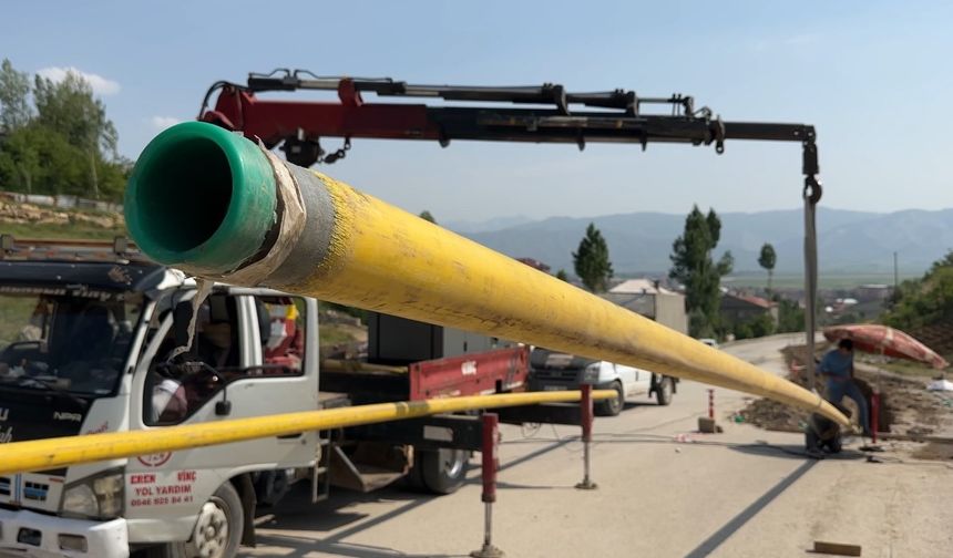 Yüksekova Pizok evlerine doğalgaz hattı çekilmeye başladı