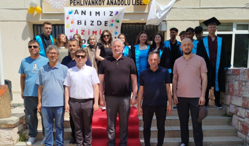 Başkan Hoşgör Mezuniyet Coşkusuna Ortak Oldu
