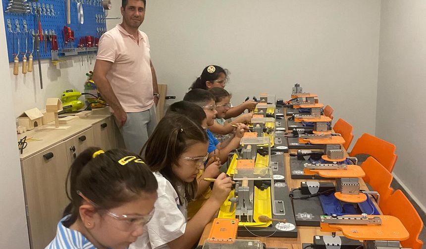 Kütüphanede Ahşap Atölyesi Etkinliği Düzenlendi