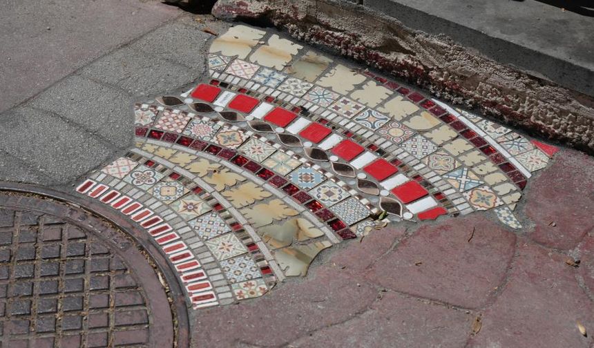 Başkent sokaklarındaki çatlaklar mozaikle renklendirildi