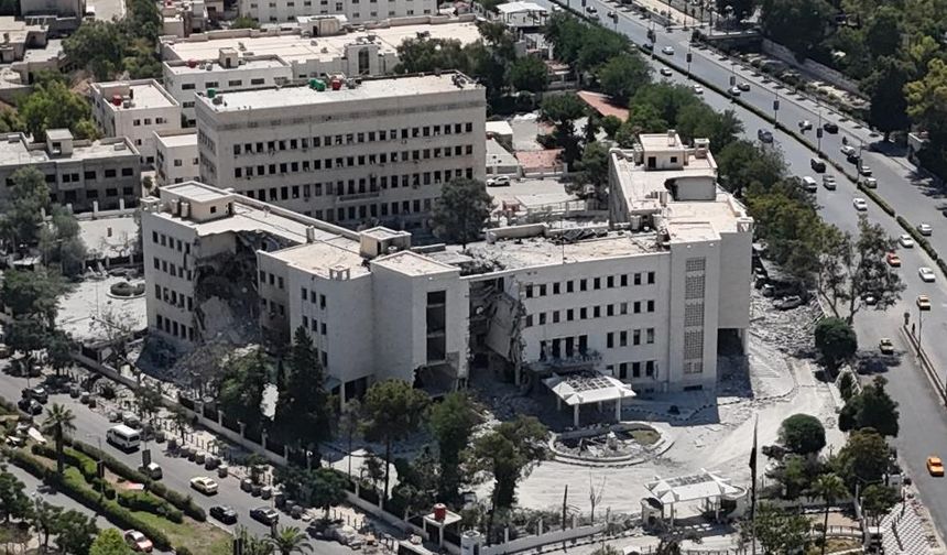 İsrail’in vurduğu Suriye Genelkurmay Başkanlığındaki hasar görüntülendi