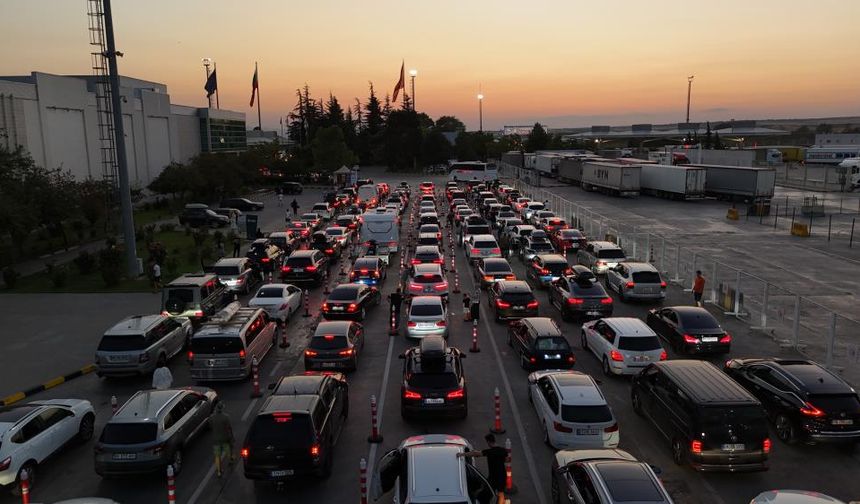 Kapıkule'de gurbetçilerin hüzünlü dönüş yolculuğu