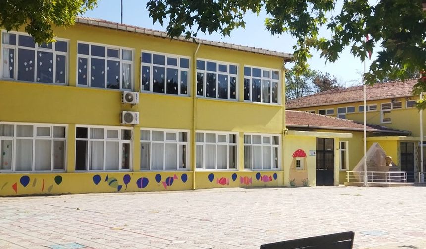 Alpullu’da Okullarda Temizlik ve İlaçlama Çalışması