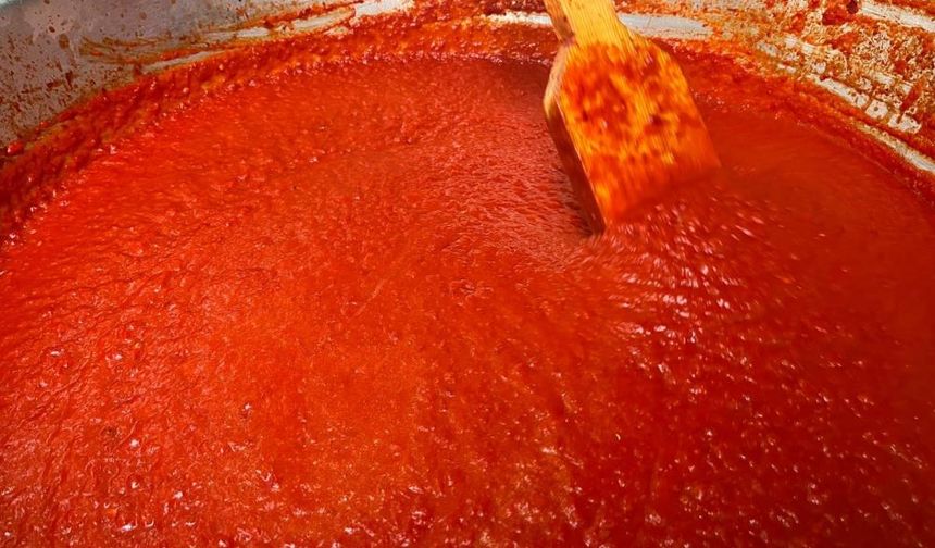 Hayrabolu'da kışa hazırlık başladı: Kazanlar salça için kaynıyor