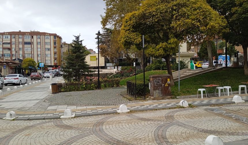 Kırklareli’nin Kalbi Saatli Park’ta Sonbahar Sessizliği