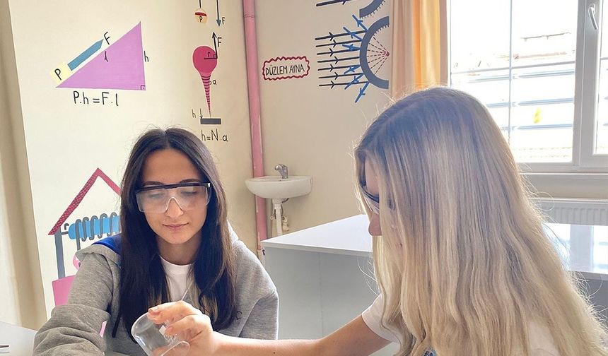 Öğrenciler Deneylerle Öğreniyor