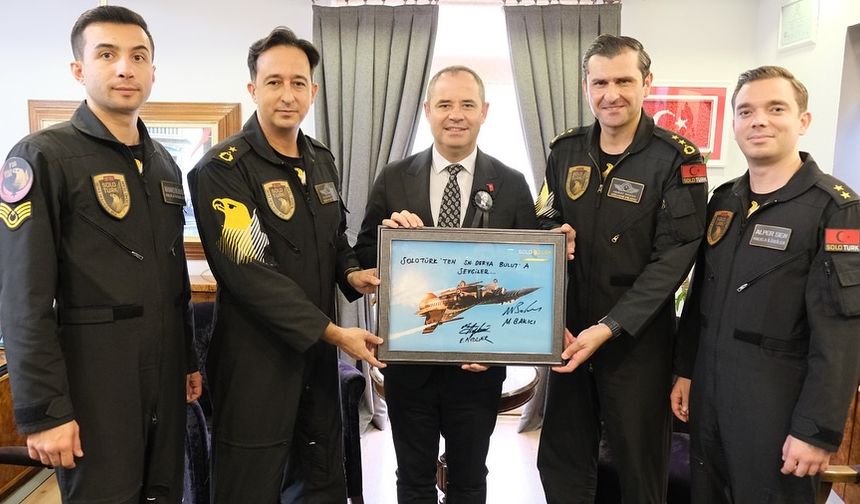 Başkan Bulut, SoloTürk Ekibini Makamında Ağırladı